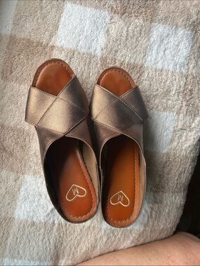 Madeline Brand Women’s Metallic Bronze Slide Sandals